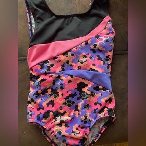 Kids small 6/6X girls gymnastic leotard